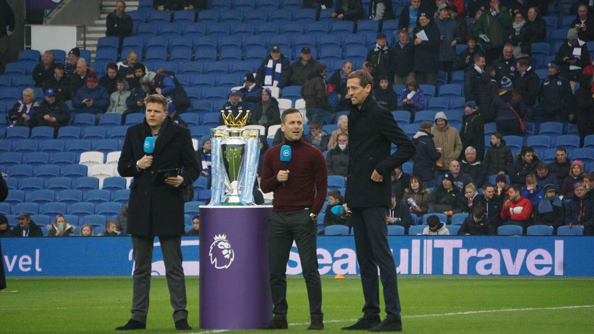 设有严格的 设有严格的